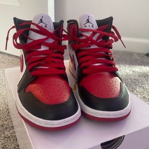 Black/Red - White WMNS AIR JORDAN 1 MID